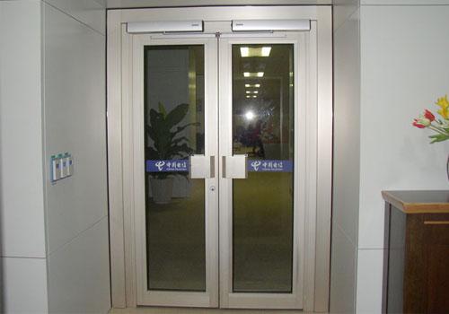 ���̰���